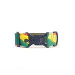 Zgardă lată pentru câini 4 cm model Rhythm cu cataramă magnetică Fidlock care arată mecanismul de închidere